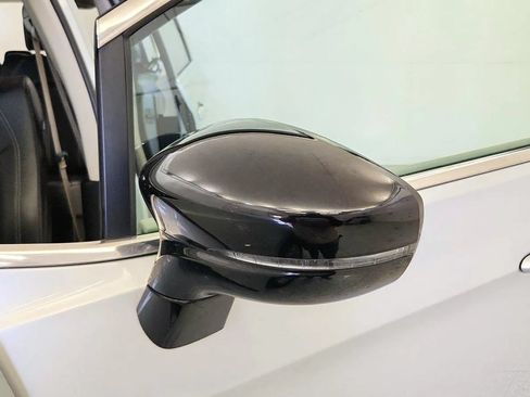 Used 2024 Chrysler Pacifica Touring-L FWD image 37