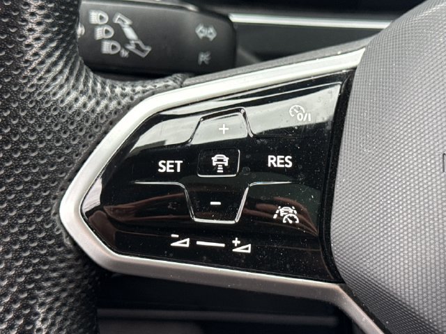 Certified 2024 Volkswagen Tiguan SE R-Line AWD/4WD image 34