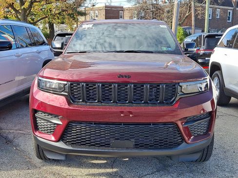New 2025 Jeep Grand Cherokee Altitude image 2
