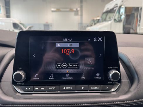 Used 2024 Nissan Rogue SV w/ SV Premium Package AWD/4WD image 18