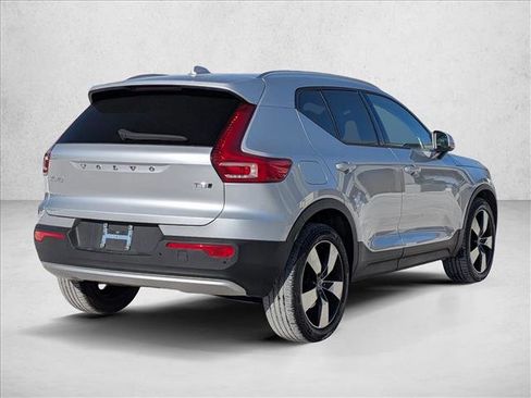 Used 2019 Volvo XC40 T5 Momentum image 5
