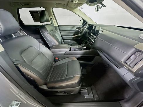 Used 2023 Nissan Pathfinder Platinum w/ Lighting Package (N93) FWD image 12