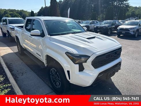 Used 2025 Toyota Tacoma TRD Sport AWD/4WD image 1
