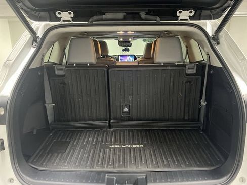 Used 2023 Toyota Highlander XLE AWD/4WD image 27