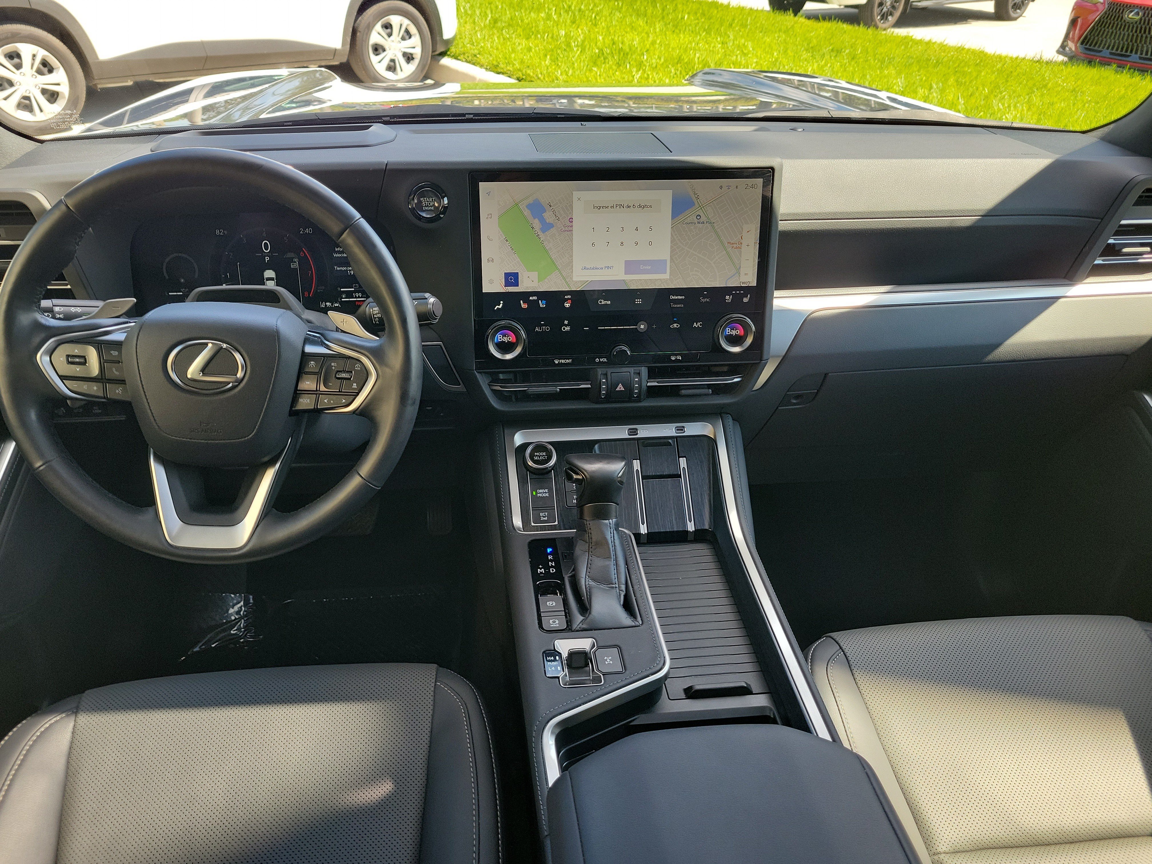 Used 2025 Lexus GX 550 w/ Cold Area Package AWD/4WD image 17