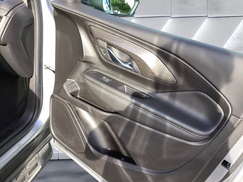 Used 2024 GMC Terrain SLE w/ Driver Convenience Package image 15