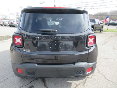 Used 2016 Jeep Renegade Latitude image 4