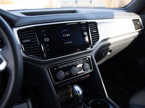 Used 2022 Volkswagen Atlas Cross Sport SE image 13