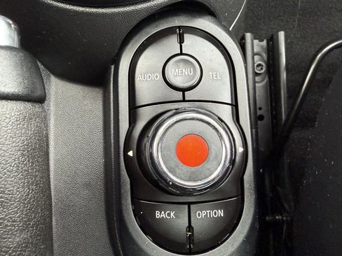 Used 2017 MINI Cooper 4-Door Hardtop image 21