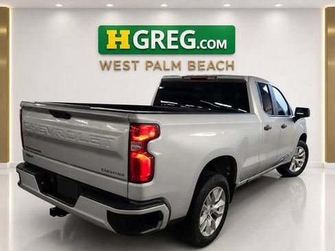 Used 2020 Chevrolet Silverado 1500 Custom w/ Custom Value Package RWD image 2