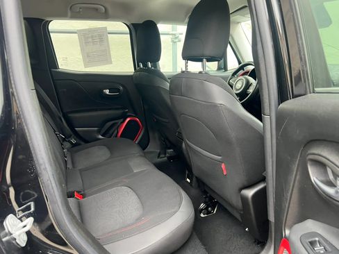Used 2017 Jeep Renegade Trailhawk AWD/4WD image 27