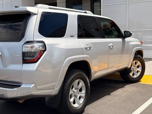 Used 2017 Toyota 4Runner SR5 AWD/4WD image 4