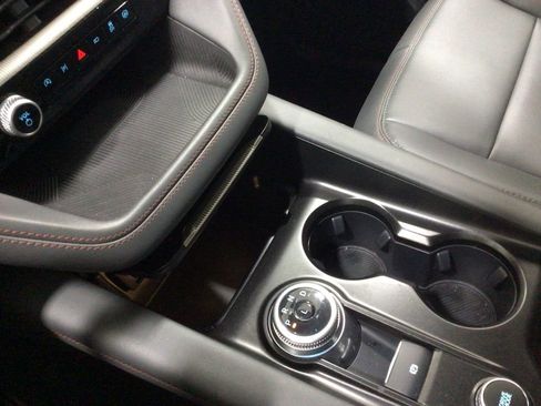 Used 2025 Ford Explorer Active w/ Active Comfort Package image 14