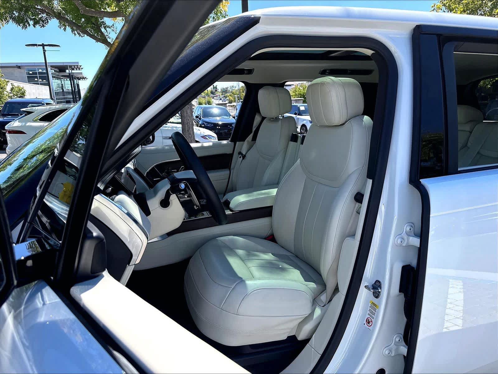Used 2025 Land Rover Range Rover SE AWD/4WD image 29