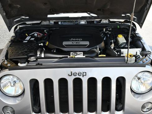 Used 2016 Jeep Wrangler Unlimited Rubicon w/ Connectivity Group AWD/4WD image 65