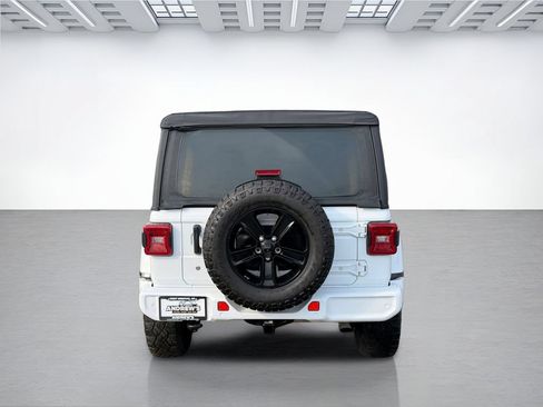 Used 2019 Jeep Wrangler Unlimited Sahara AWD/4WD image 8