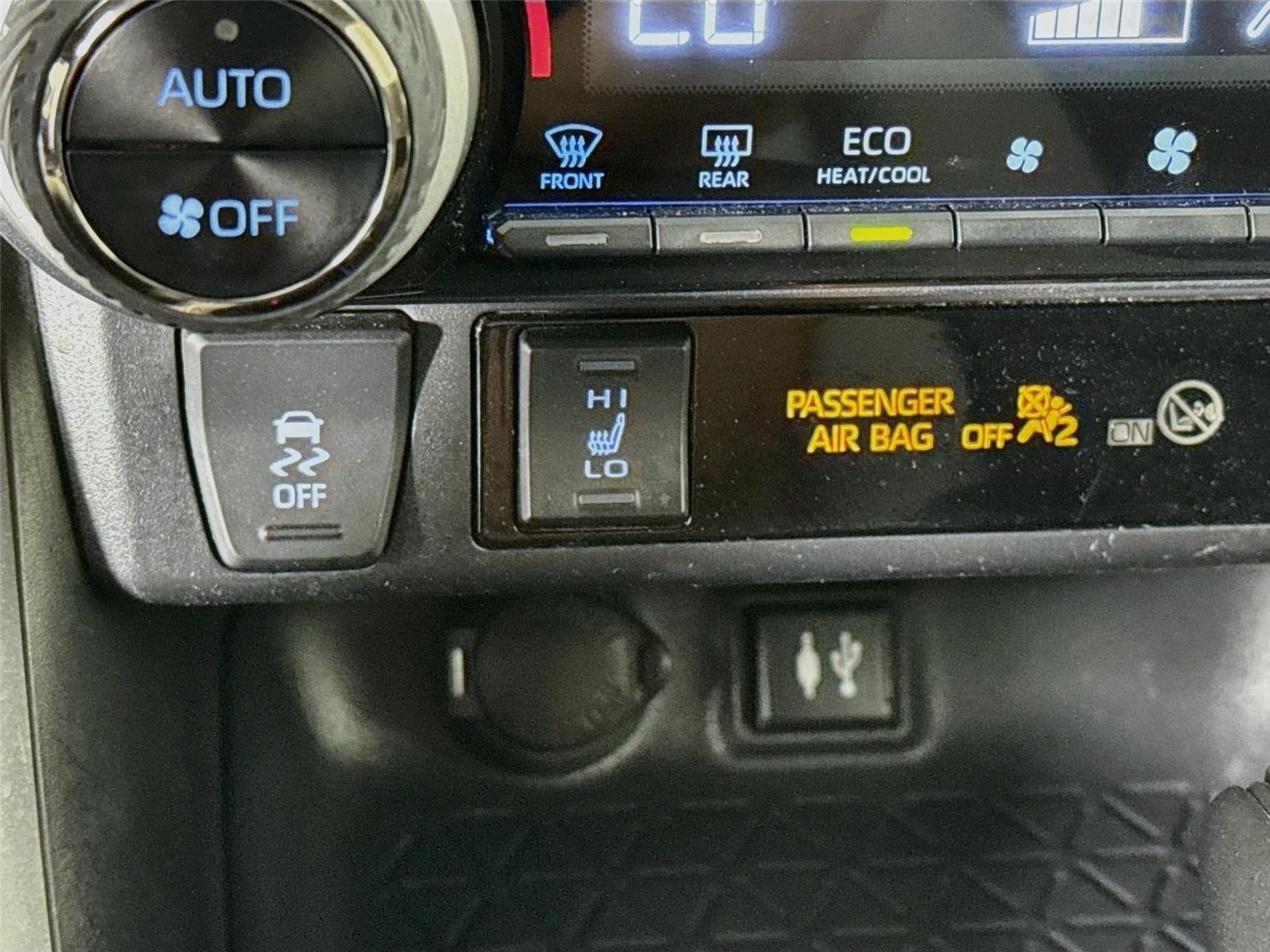 Used 2019 Toyota RAV4 XLE w/ Convenience Package FWD image 21