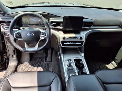 Certified 2022 Ford Explorer XLT w/ Equipment Group 202A image 15