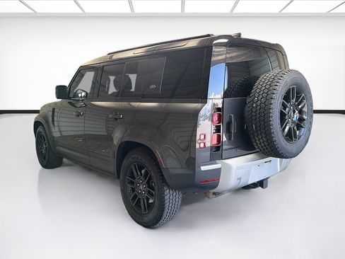 Used 2021 Land Rover Defender 110 SE AWD/4WD image 6