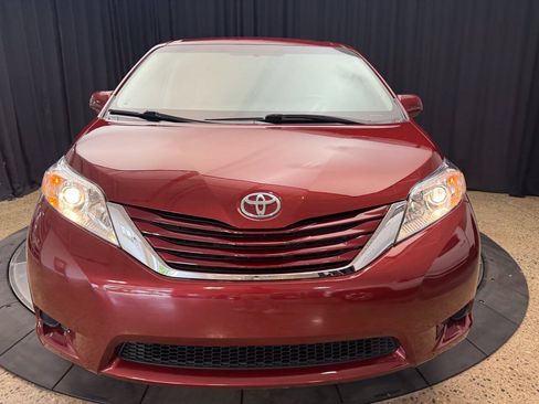 Used 2015 Toyota Sienna LE FWD image 13