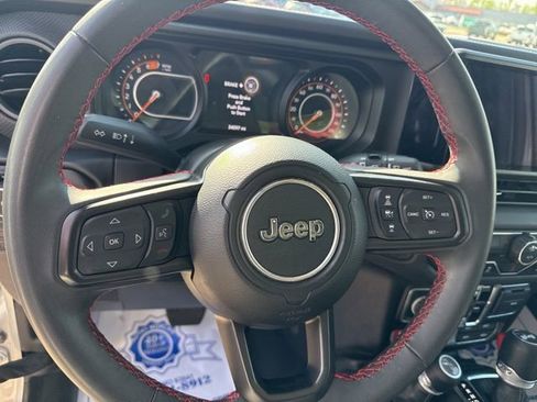 Used 2024 Jeep Wrangler Unlimited Rubicon image 13