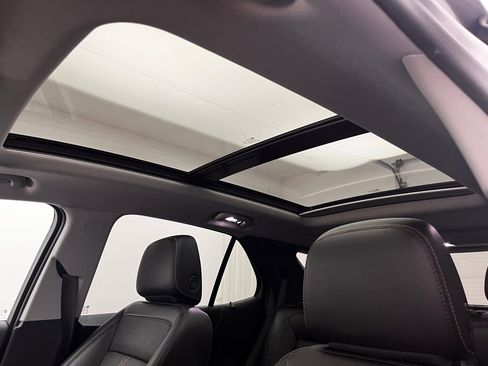 Used 2024 Chevrolet Equinox Premier image 4