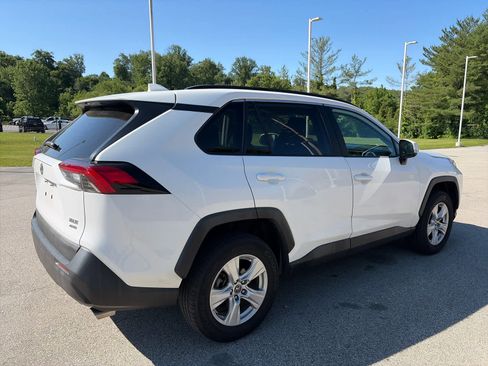 Used 2019 Toyota RAV4 XLE AWD/4WD image 4