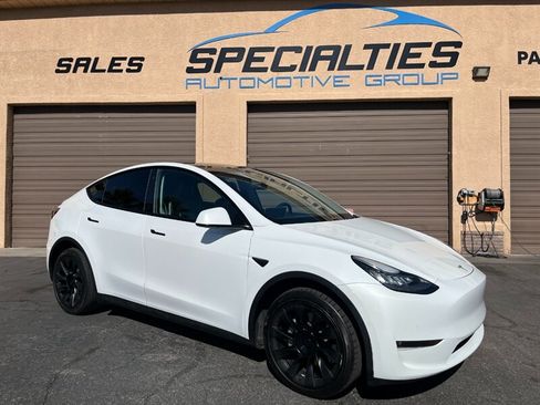 Used 2022 Tesla Model Y Long Range AWD/4WD image 1