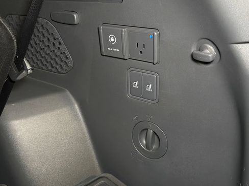 Certified 2024 Kia EV9 GT-Line AWD/4WD image 10