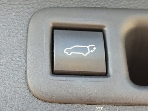 Used 2022 Toyota Highlander XLE image 7