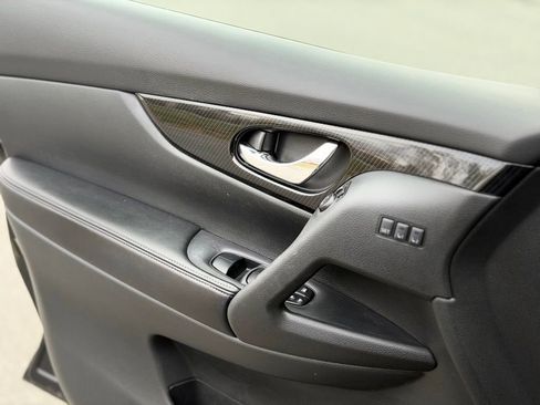 Used 2020 Nissan Rogue SL image 21