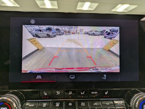 Used 2024 GMC Canyon AT4 image 12