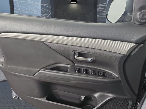 Used 2016 Mitsubishi Outlander ES AWD/4WD image 20