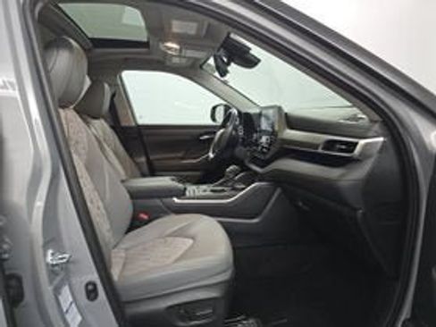 Used 2022 Toyota Highlander Bronze Edition AWD/4WD image 7