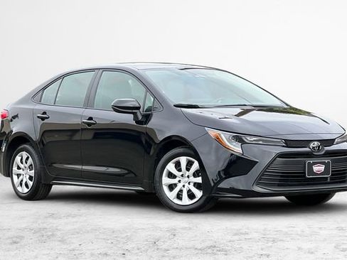 Used 2025 Toyota Corolla LE FWD image 1