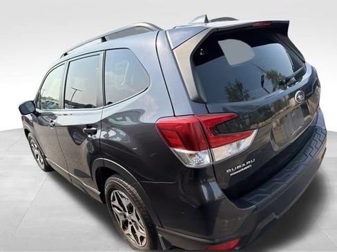 Used 2019 Subaru Forester Premium AWD/4WD image 11