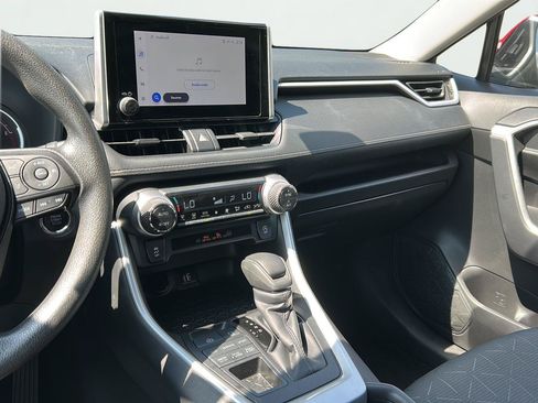 Used 2025 Toyota RAV4 XLE AWD/4WD image 18