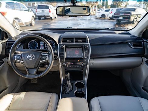 Used 2017 Toyota Camry XLE image 21