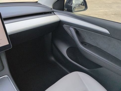 Used 2023 Tesla Model Y Performance AWD/4WD image 17