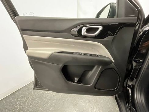 Used 2025 Jeep Compass Limited AWD/4WD image 9