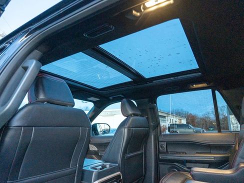 Used 2024 Ford Expedition Limited image 30