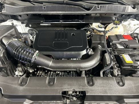 Used 2025 Chevrolet Blazer LT FWD image 11