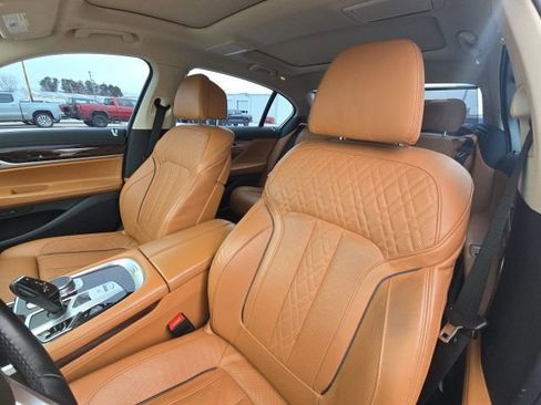 Used 2020 BMW 750i xDrive w/ Luxury Rear Seating Package image 22