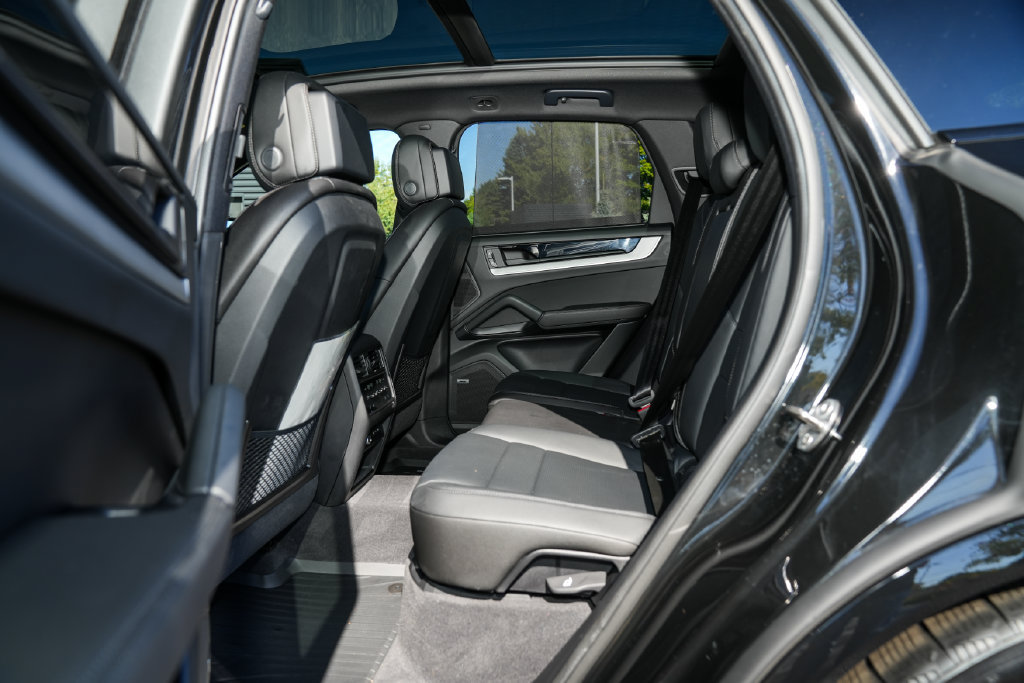 Certified 2026 Porsche Cayenne E-Hybrid AWD/4WD image 33