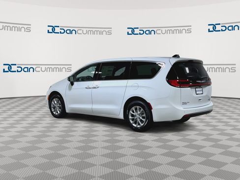 New 2026 Chrysler Pacifica Limited image 6