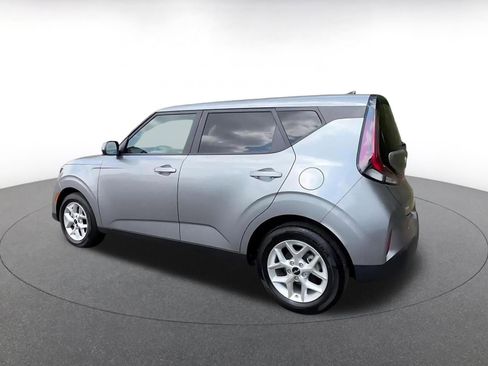 Used 2025 Kia Soul LX w/ LX Technology Package FWD image 10