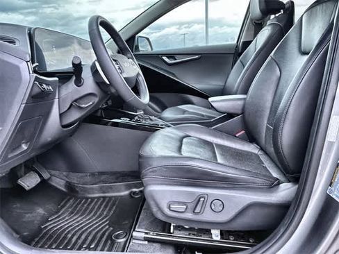 Used 2023 Kia Niro SX image 18