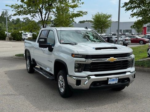 Used 2024 Chevrolet Silverado 2500 LT image 3
