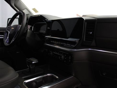 Used 2025 Chevrolet Silverado 1500 LTZ AWD/4WD image 30