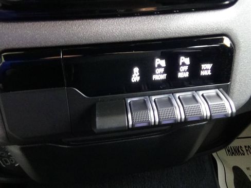 Certified 2025 RAM 1500 Warlock AWD/4WD image 34